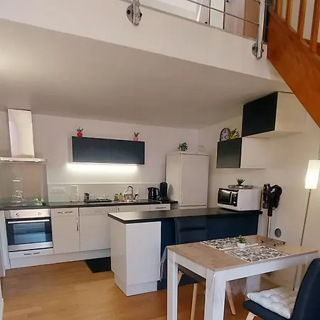 Spacieuse Dependance Duplex 50 M2 Classe 3 Etoiles Sans Vis-a-vis *
